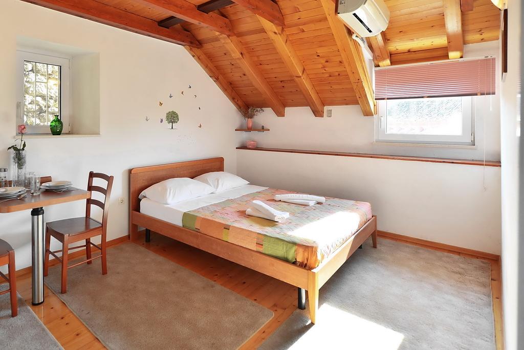 Apartments Mirabella Omiš Chambre photo
